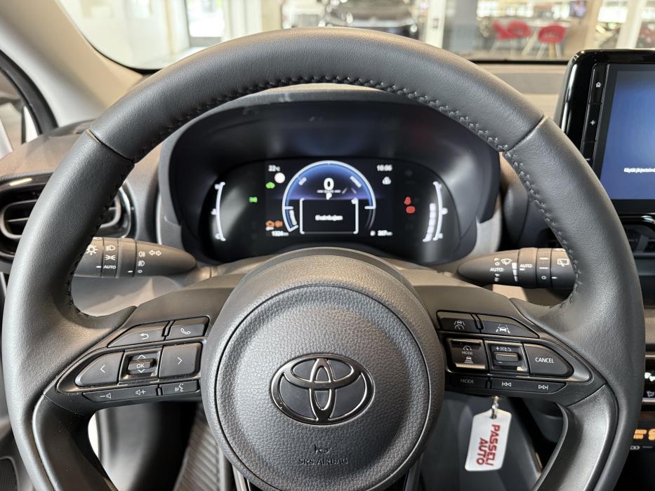 TOYOTA YARIS 2025