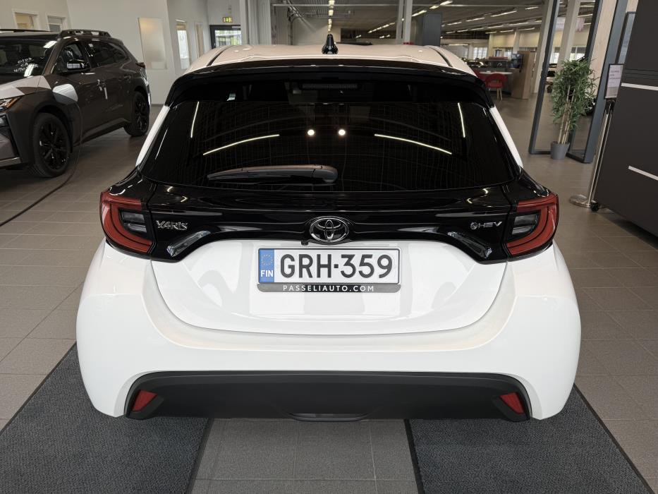 TOYOTA YARIS 2025