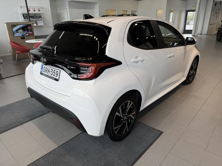 TOYOTA YARIS 2025