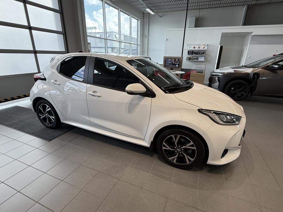 TOYOTA YARIS 2025