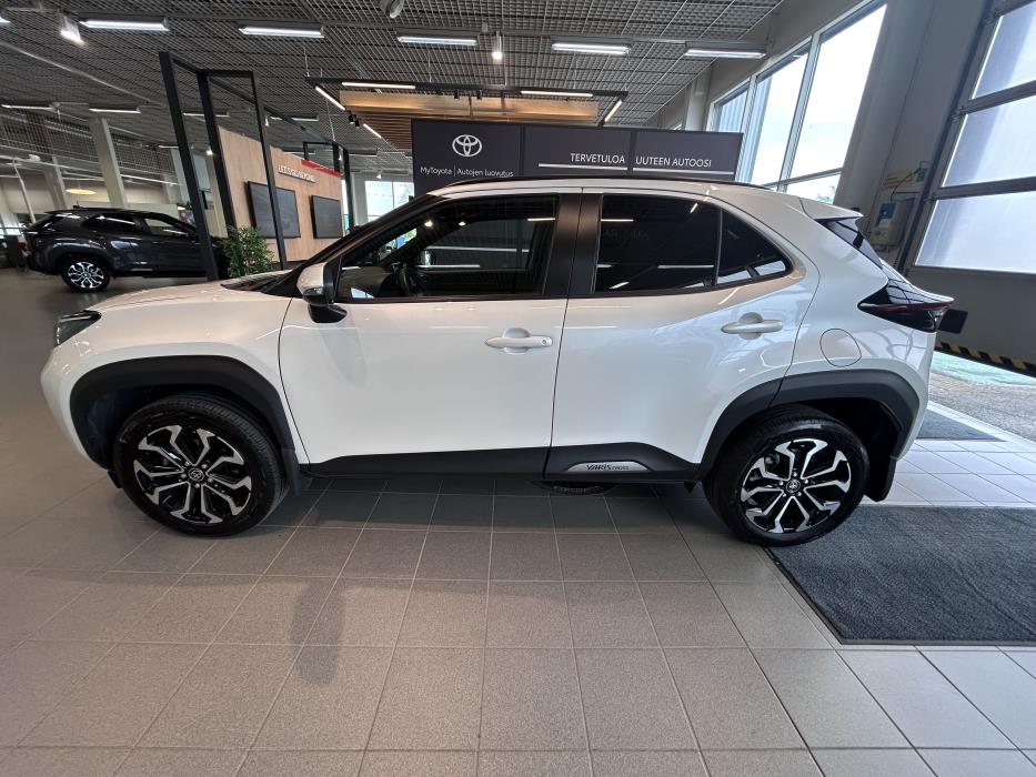 TOYOTA Yaris Cross 2025