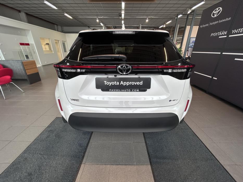 TOYOTA Yaris Cross 2025