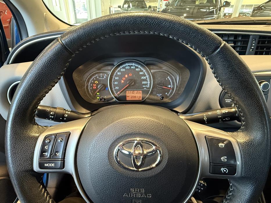 TOYOTA YARIS 2015