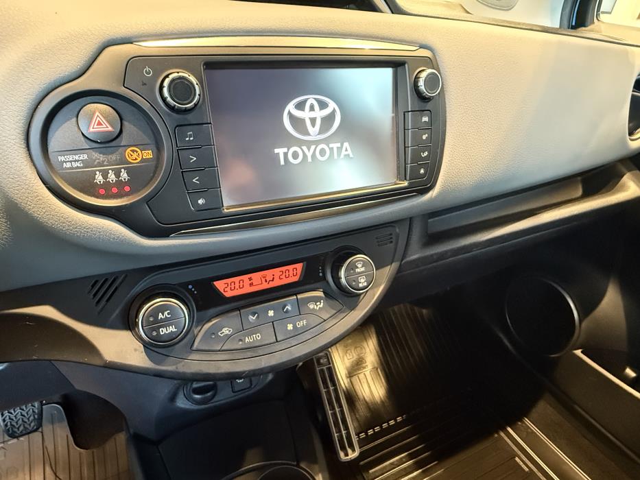 TOYOTA YARIS 2015