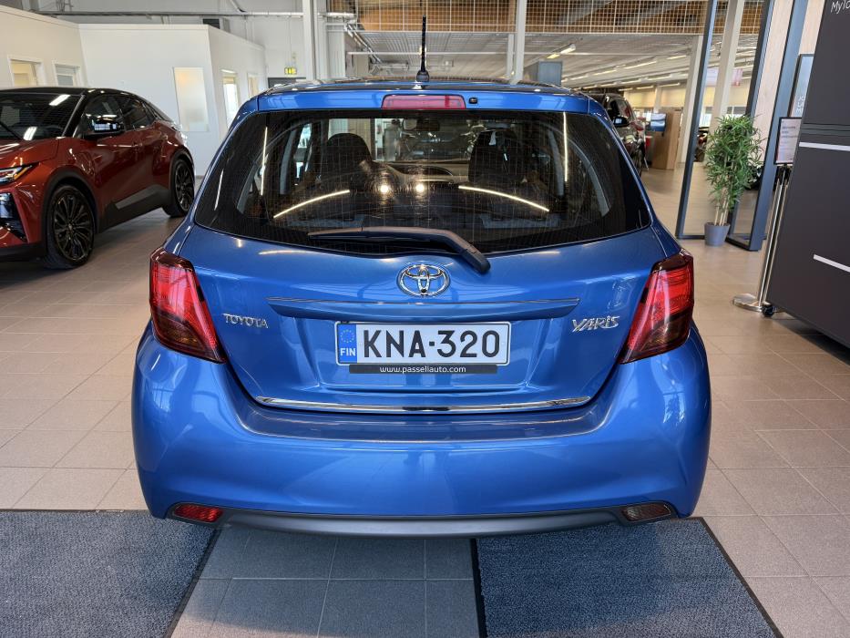 TOYOTA YARIS 2015