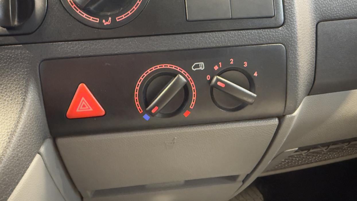 VOLKSWAGEN TRANSPORTER 2005