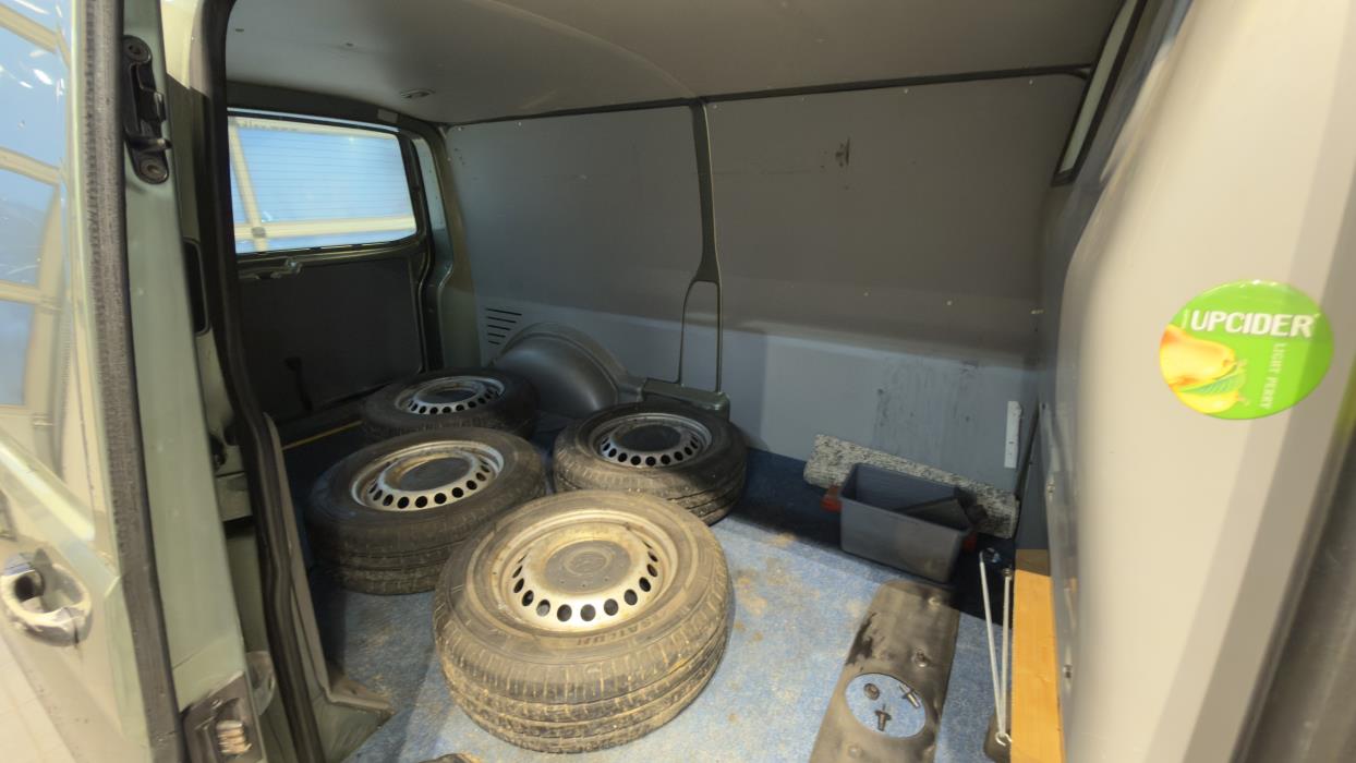 VOLKSWAGEN TRANSPORTER 2005