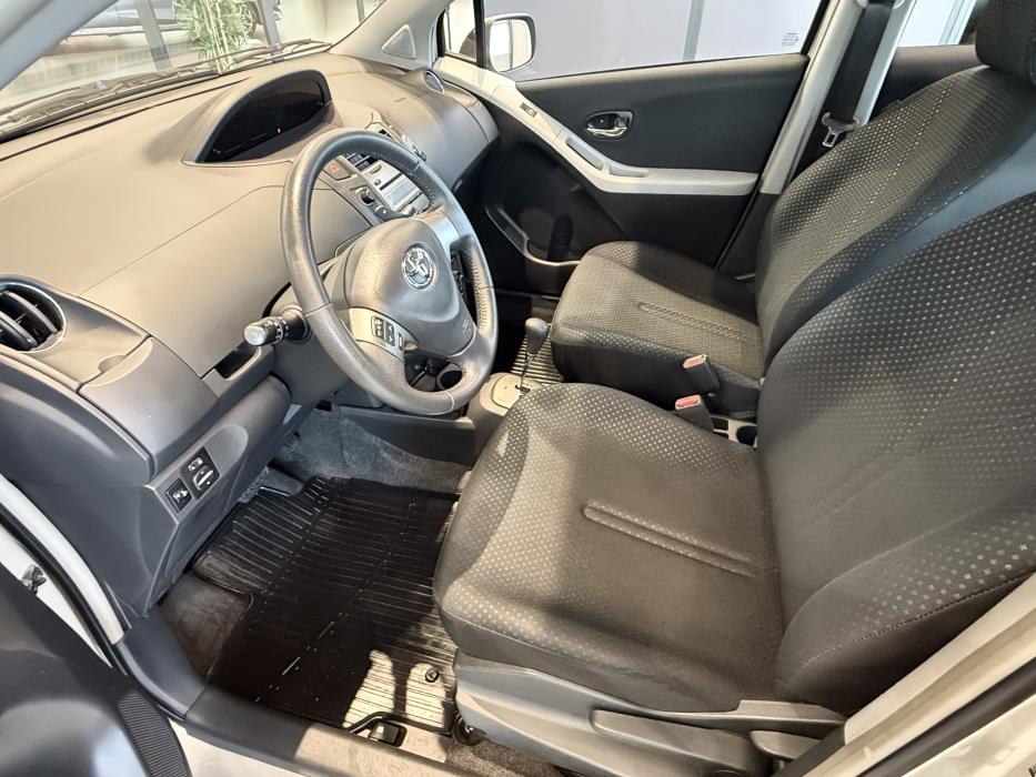 TOYOTA YARIS 2010