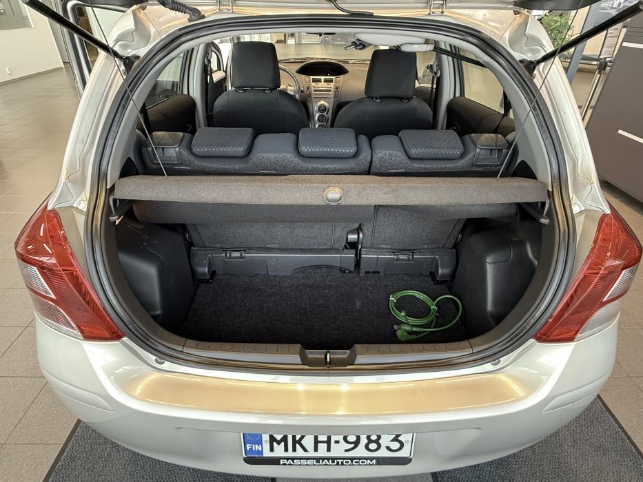 TOYOTA YARIS 2010