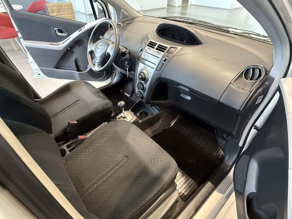 TOYOTA YARIS 2010