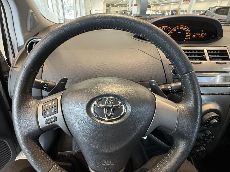 TOYOTA YARIS 2010