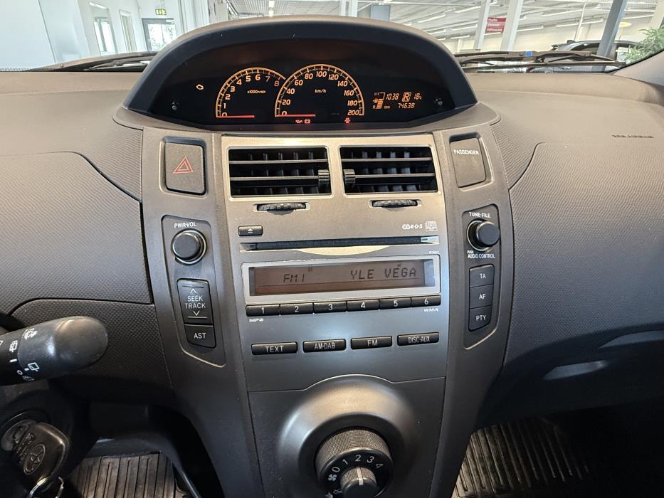 TOYOTA YARIS 2010