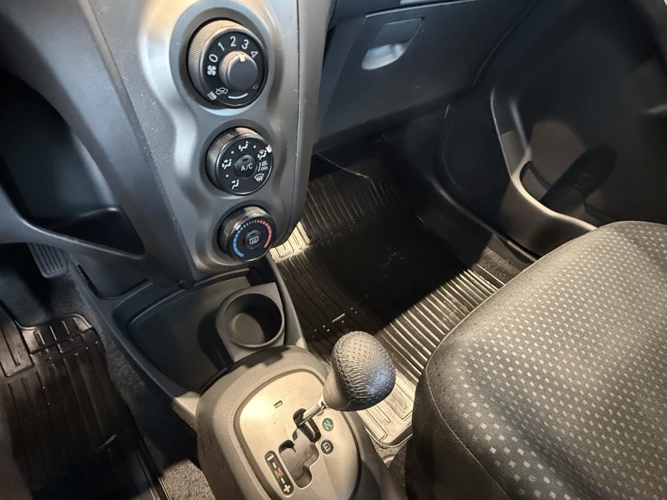 TOYOTA YARIS 2010