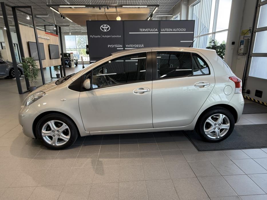 TOYOTA YARIS 2010