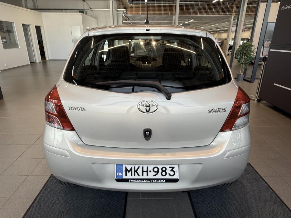 TOYOTA YARIS 2010