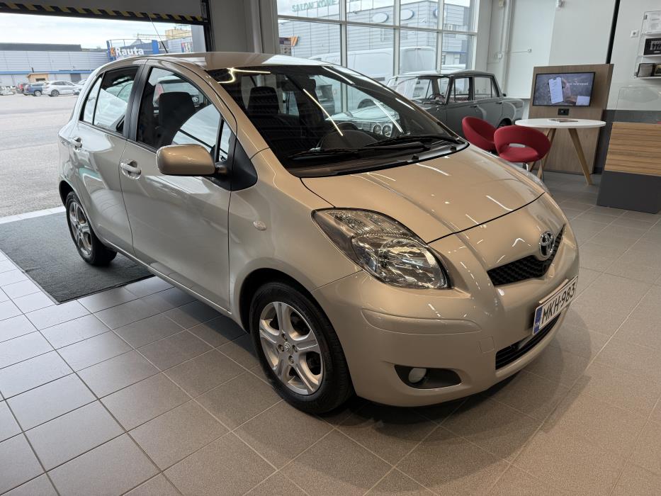 TOYOTA YARIS 2010
