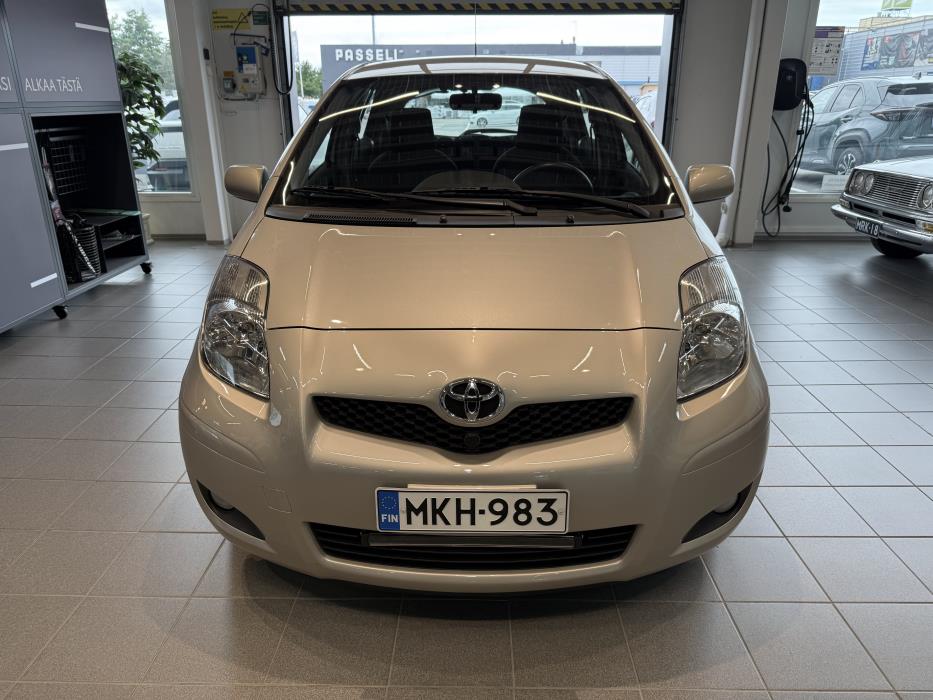 TOYOTA YARIS 2010