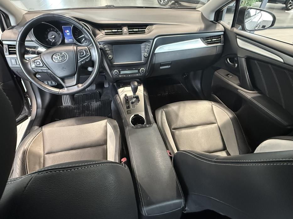 TOYOTA AVENSIS 2015