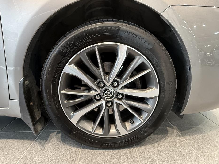 TOYOTA AVENSIS 2015