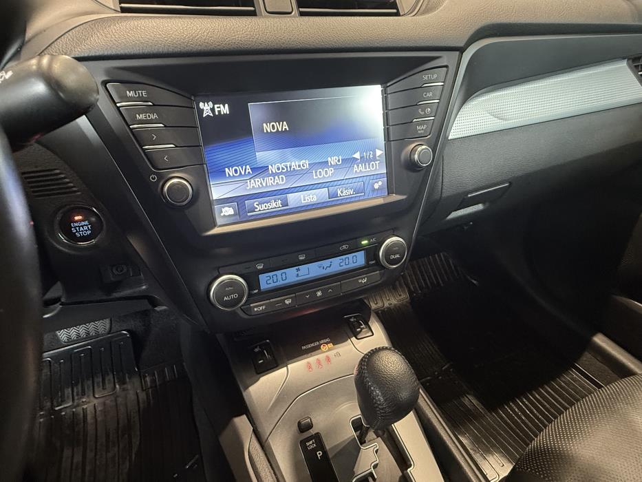 TOYOTA AVENSIS 2015