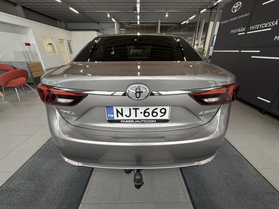TOYOTA AVENSIS 2015
