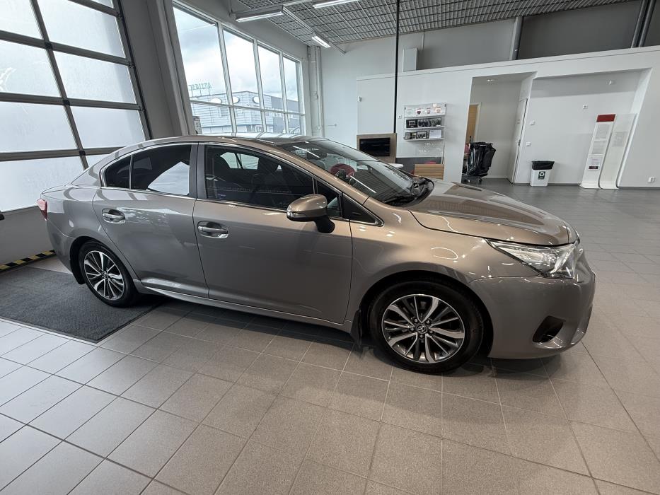 TOYOTA AVENSIS 2015