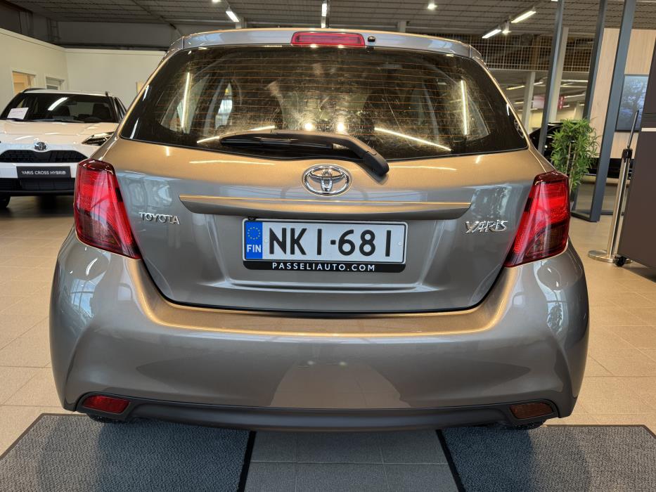 TOYOTA YARIS 2016