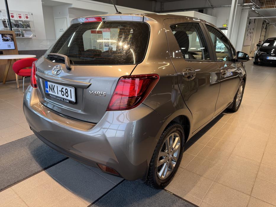 TOYOTA YARIS 2016
