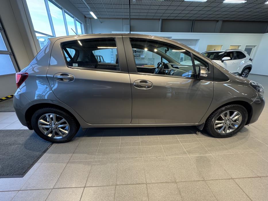 TOYOTA YARIS 2016