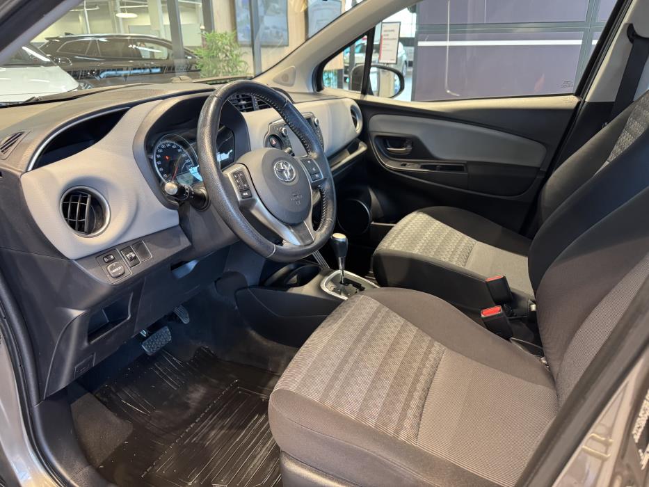 TOYOTA YARIS 2016