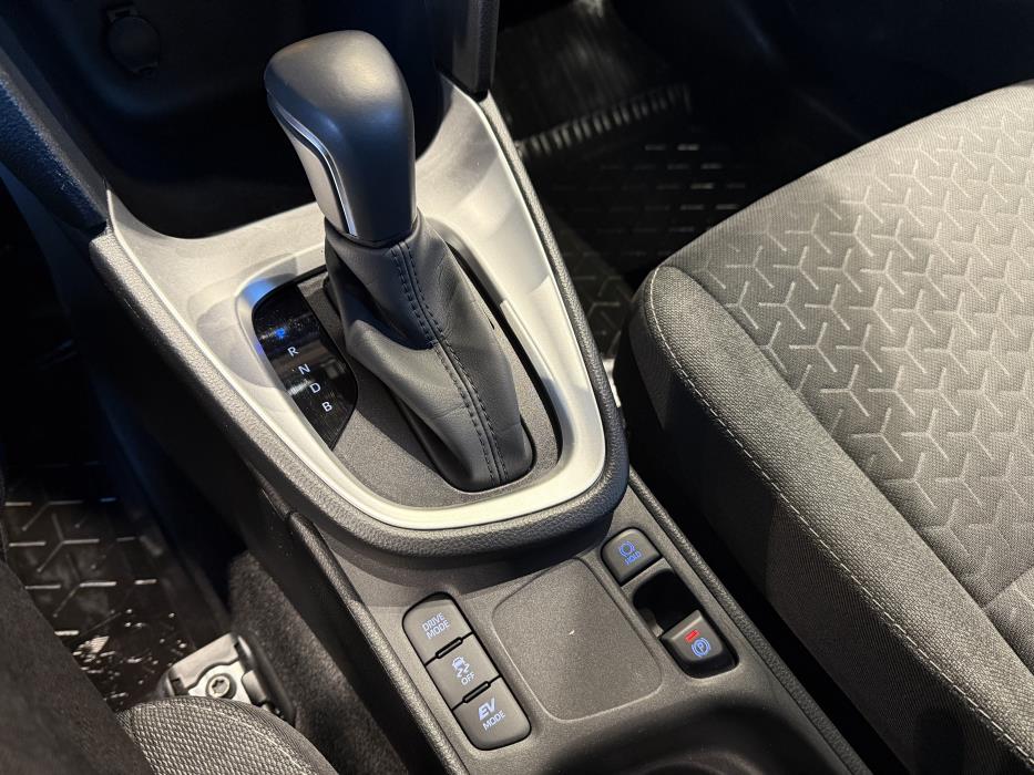 TOYOTA Yaris Cross 2024