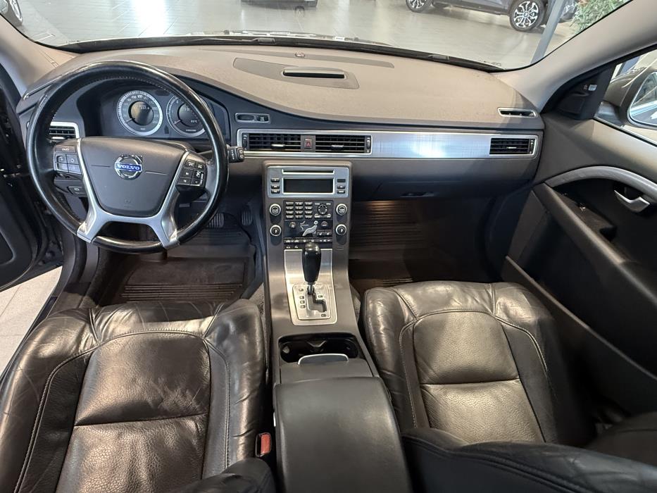 VOLVO V70 2010