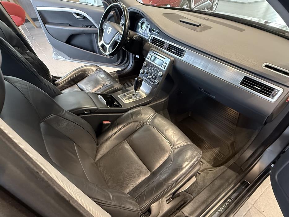 VOLVO V70 2010