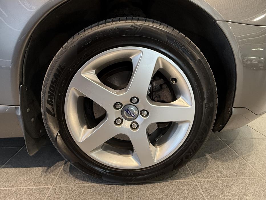 VOLVO V70 2010