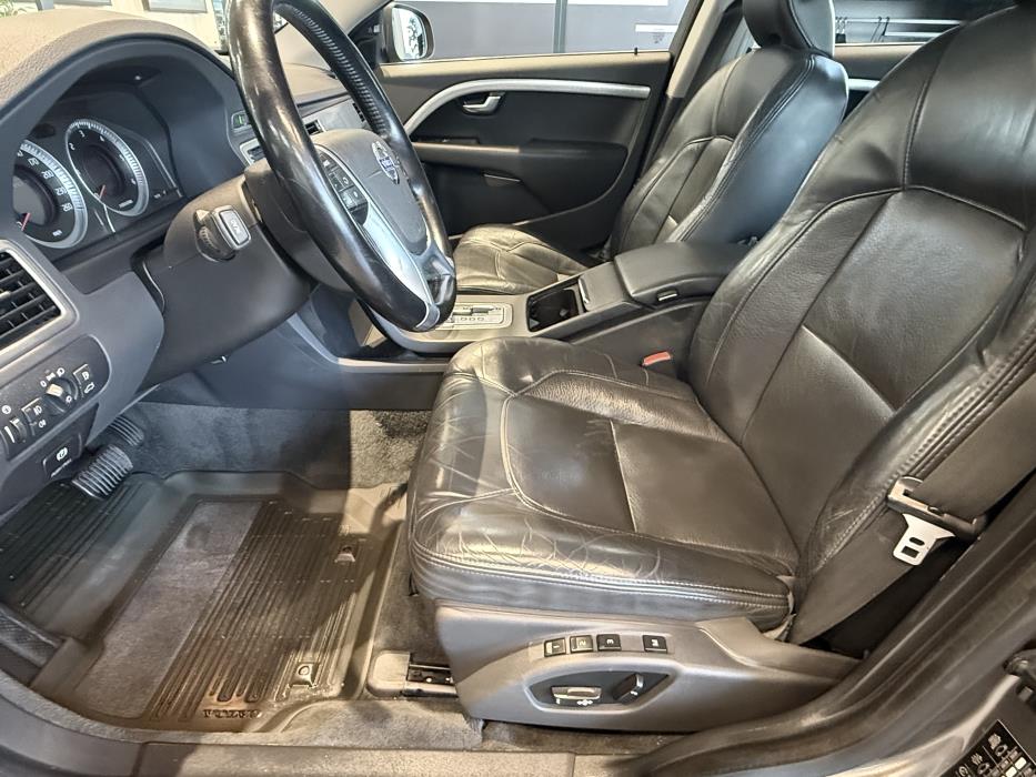 VOLVO V70 2010