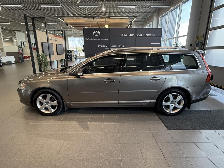 VOLVO V70 2010