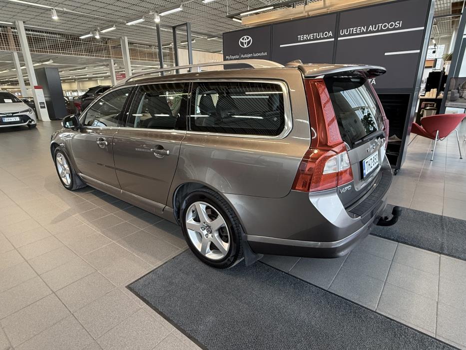 VOLVO V70 2010