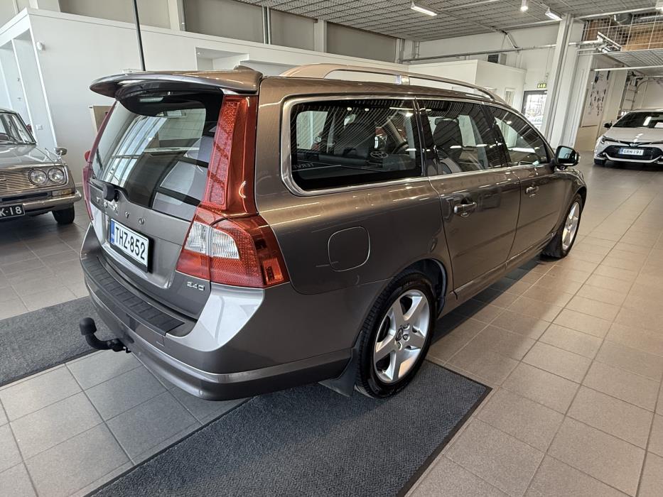 VOLVO V70 2010