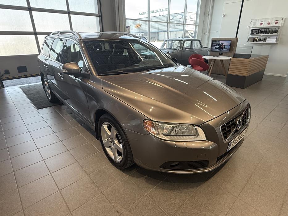 VOLVO V70 2010