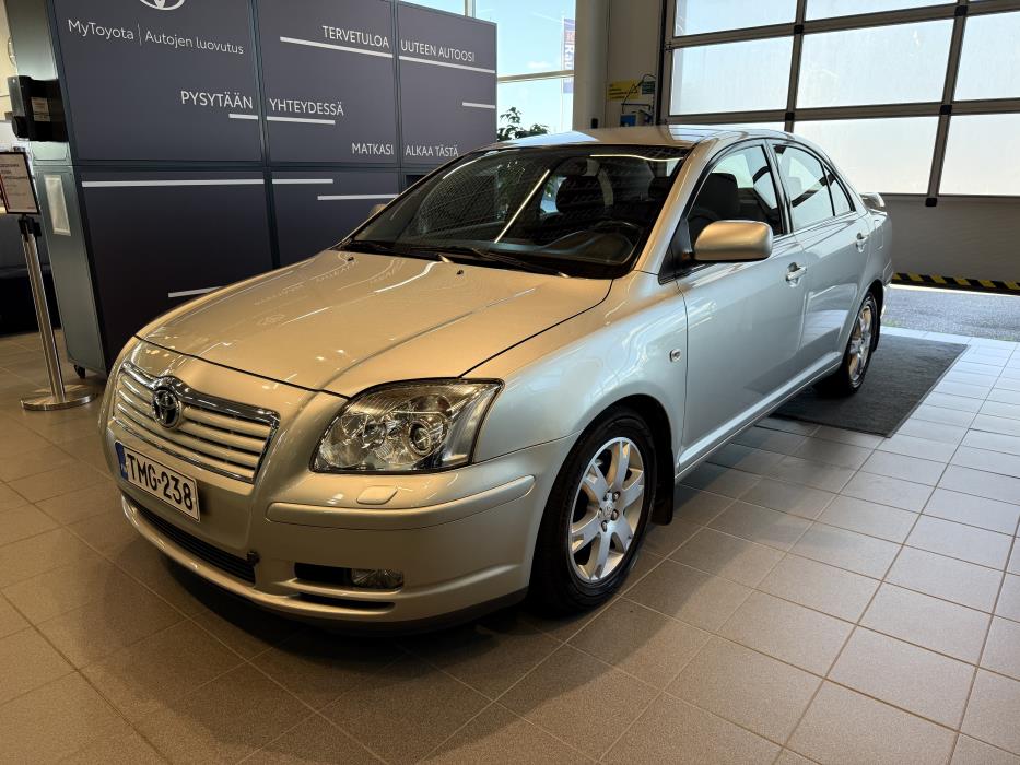 TOYOTA AVENSIS 2004