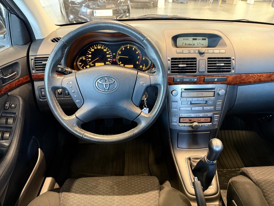 TOYOTA AVENSIS 2004