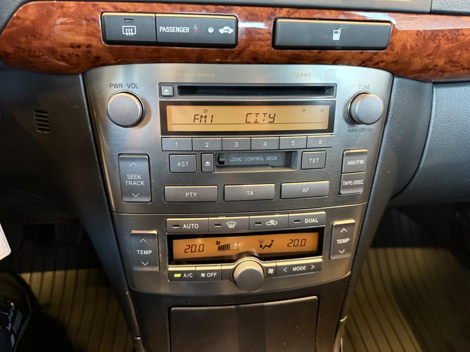 TOYOTA AVENSIS 2004