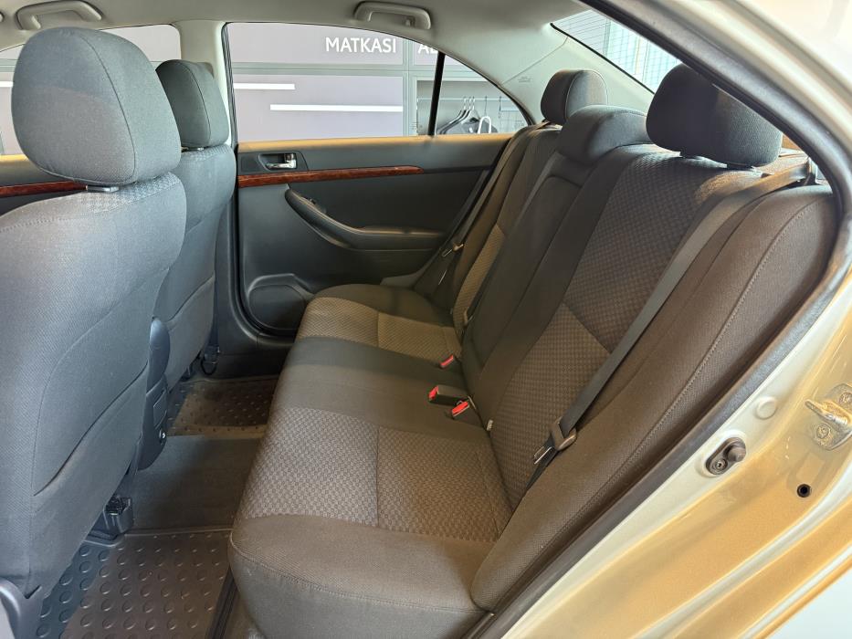 TOYOTA AVENSIS 2004