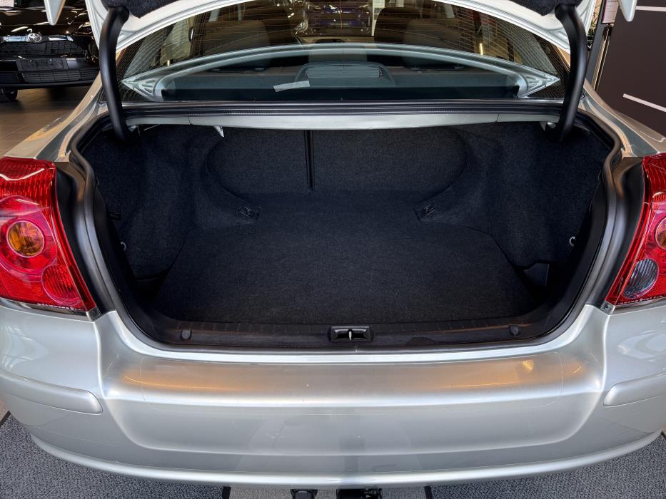 TOYOTA AVENSIS 2004