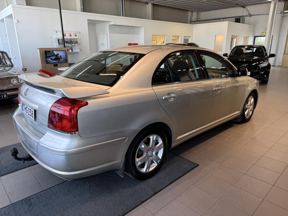 TOYOTA AVENSIS 2004