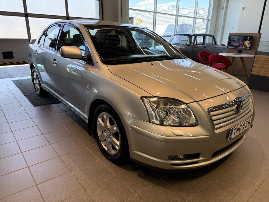 TOYOTA AVENSIS 2004