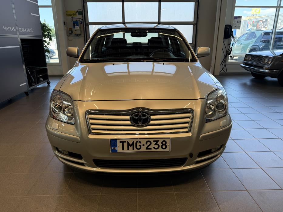 TOYOTA AVENSIS 2004
