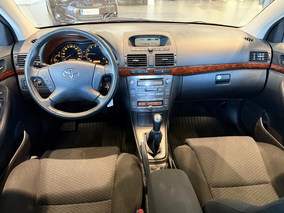 TOYOTA AVENSIS 2004