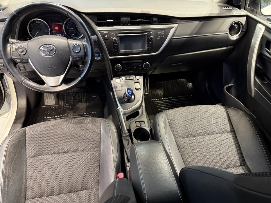 TOYOTA Auris 2015