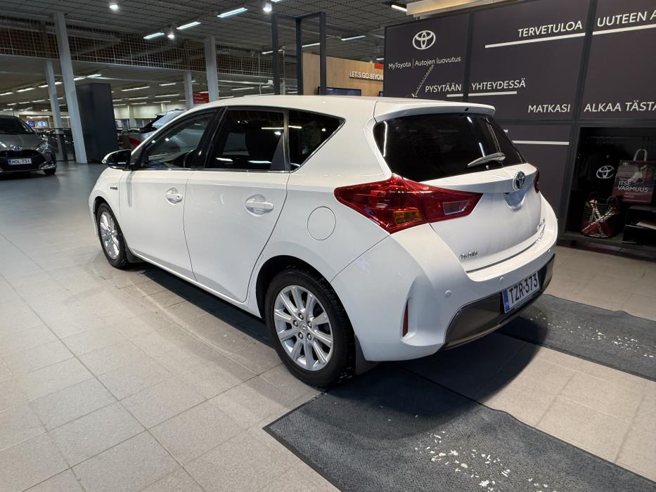 TOYOTA Auris 2015